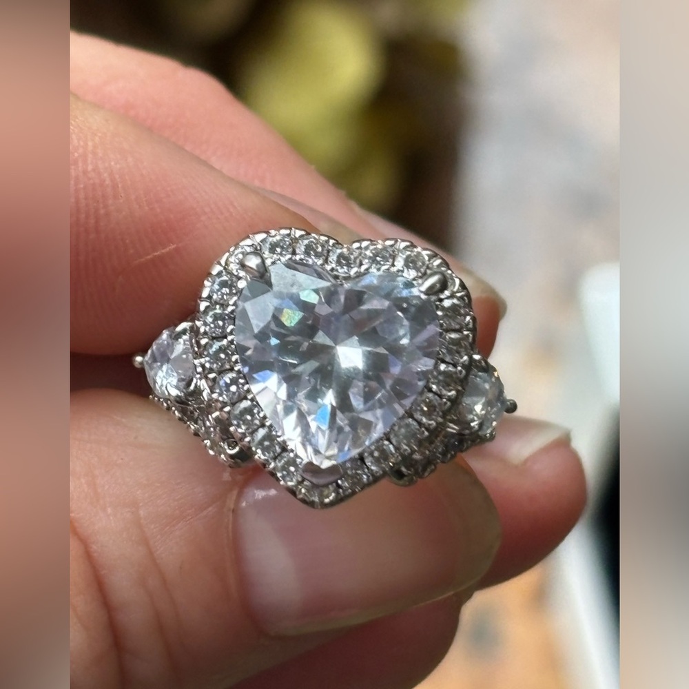 Elegant Silver Tone Cubic Zirconia Heart Statement Ring Size 5.5